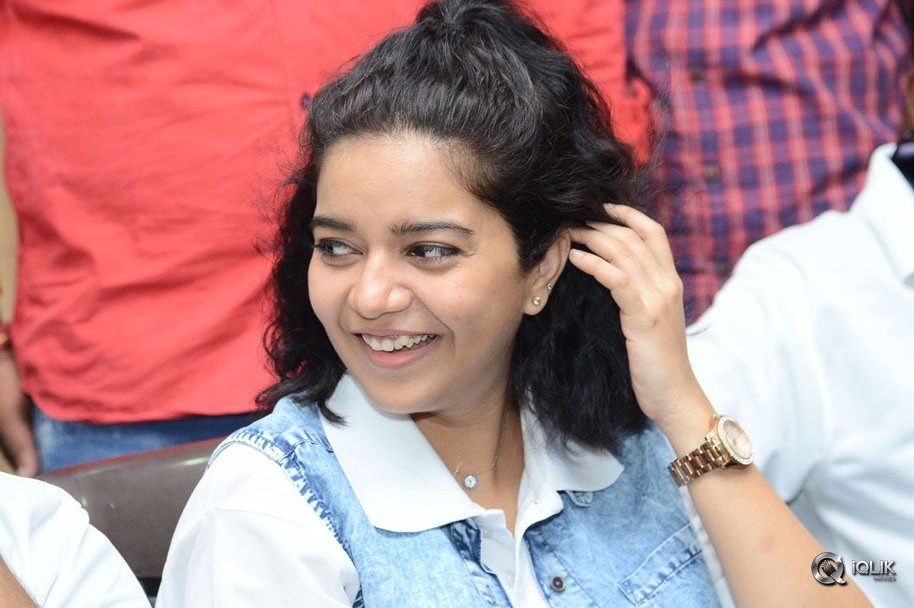 London-Babulu-Movie-Team-at-AVN-college-Vizag